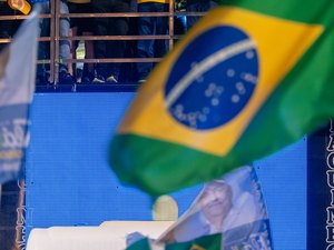 Maceió para no bloco do 22 e reúne milhares em apoio a Flávio Bolsonaro e Alfredo Gaspar