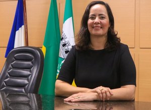 Prefeita de Arapiraca nomeia mais três secretários para compor sua equipe de Governo