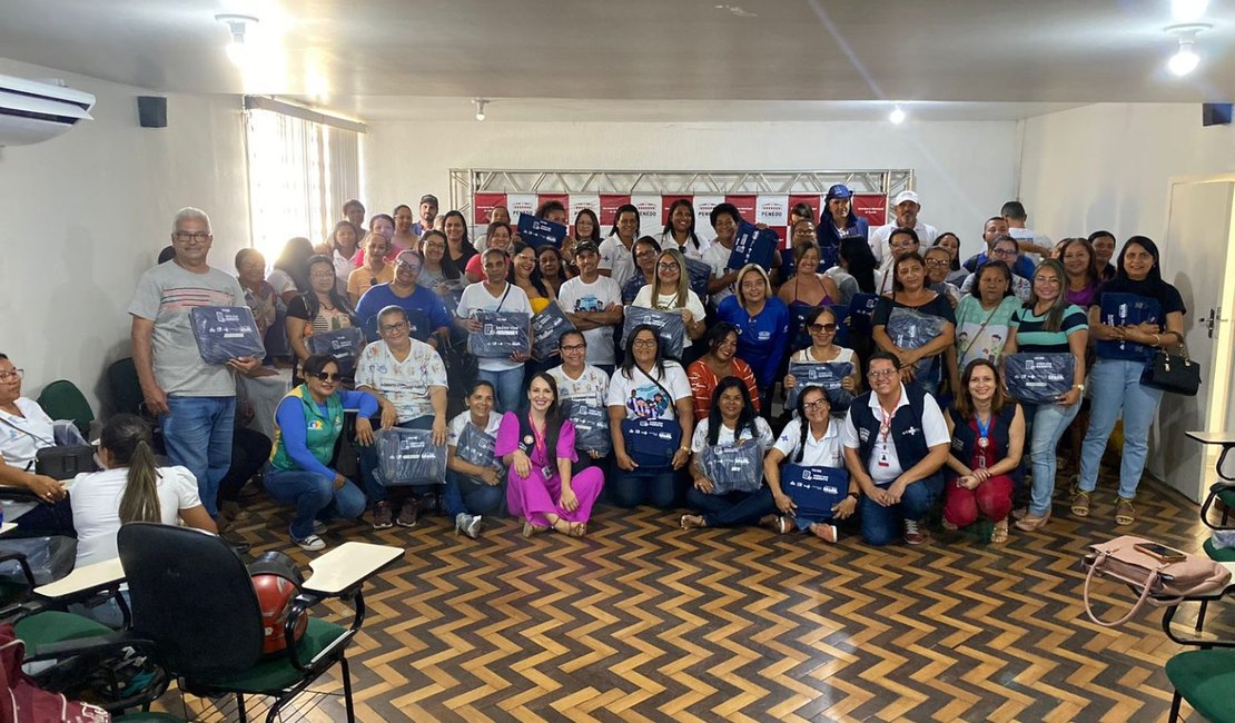 Agentes Comunitários de Saúde e Agentes de Combate às Endemias de Penedo recebem fardamento