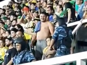 Torcida do Santos filma provocação de cunho racista em jogo na Argentina