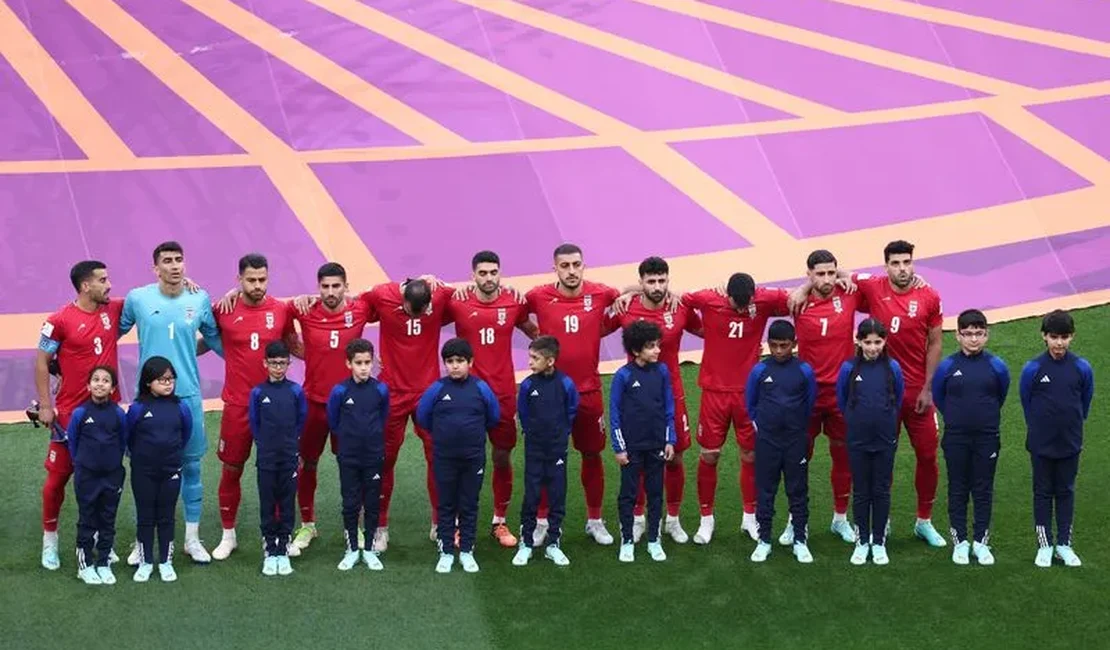 Jogadores do Irã optam por não cantar hino nacional na Copa do Mundo