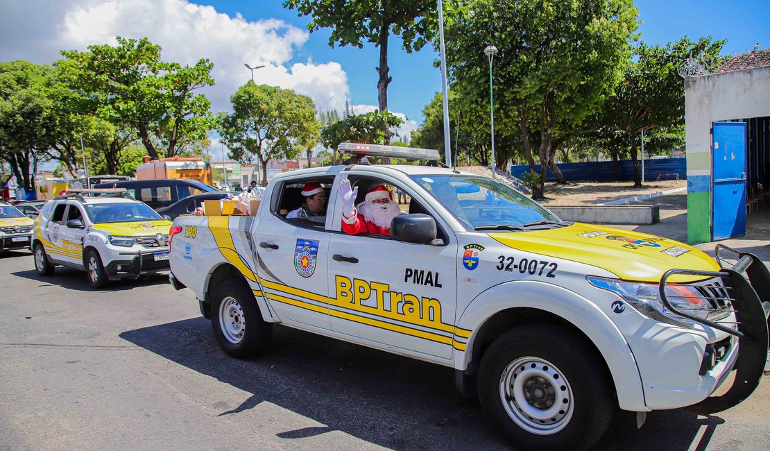 BPTran entrega presentes da campanha Adote uma Cartinha a crianças de CMEI em Maceió