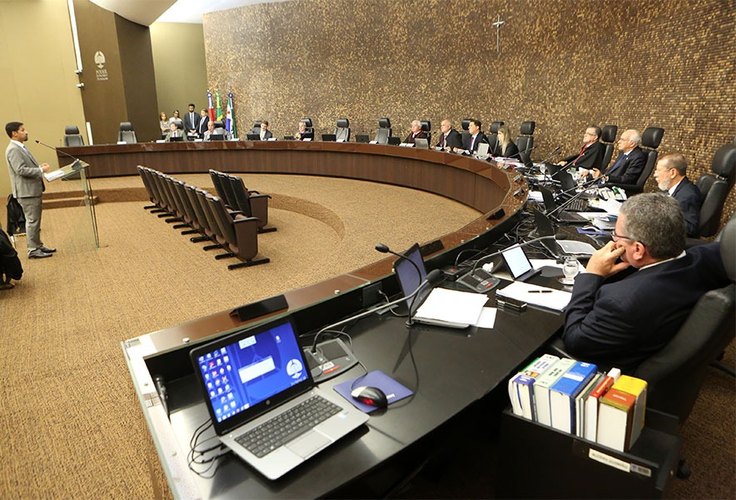 Em ação inédita, parlamentar representa os cidadãos em sessão do TJ