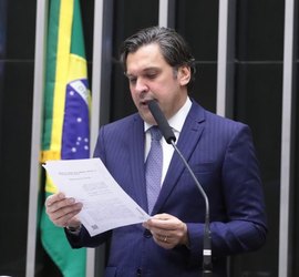 Isnaldo Bulhões ‘segura’ votação do orçamento para incluir tributação sobre bets e fintechs