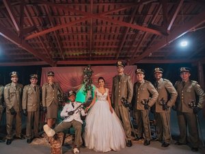 Noivo é atropelado antes do casamento, faz cirurgia e sobe ao altar em cadeira de rodas