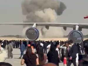 Caça indiano cai durante demonstração em feira aérea em Dubai; piloto morre