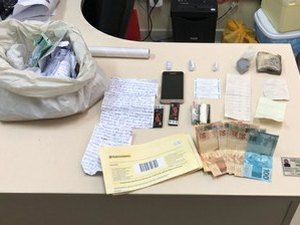 Terceirizado do Presídio do Agreste é preso ao tentar entregar drogas, celular e cartas a reeducandos