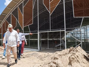 Moradores do Planalto comemoram construção de unidade de saúde e ginásio poliesportivo em Arapiraca