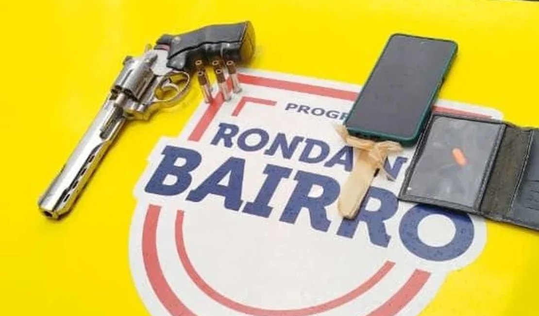 Homem é detido após ameaçar populares com arma falsa no Centro de Arapiraca