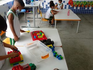 Veja como foi o retorno das aulas presenciais nas escolas municipais da capital