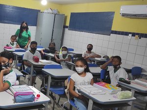 Aulas em Japaratinga iniciam com sistema 100% presencial