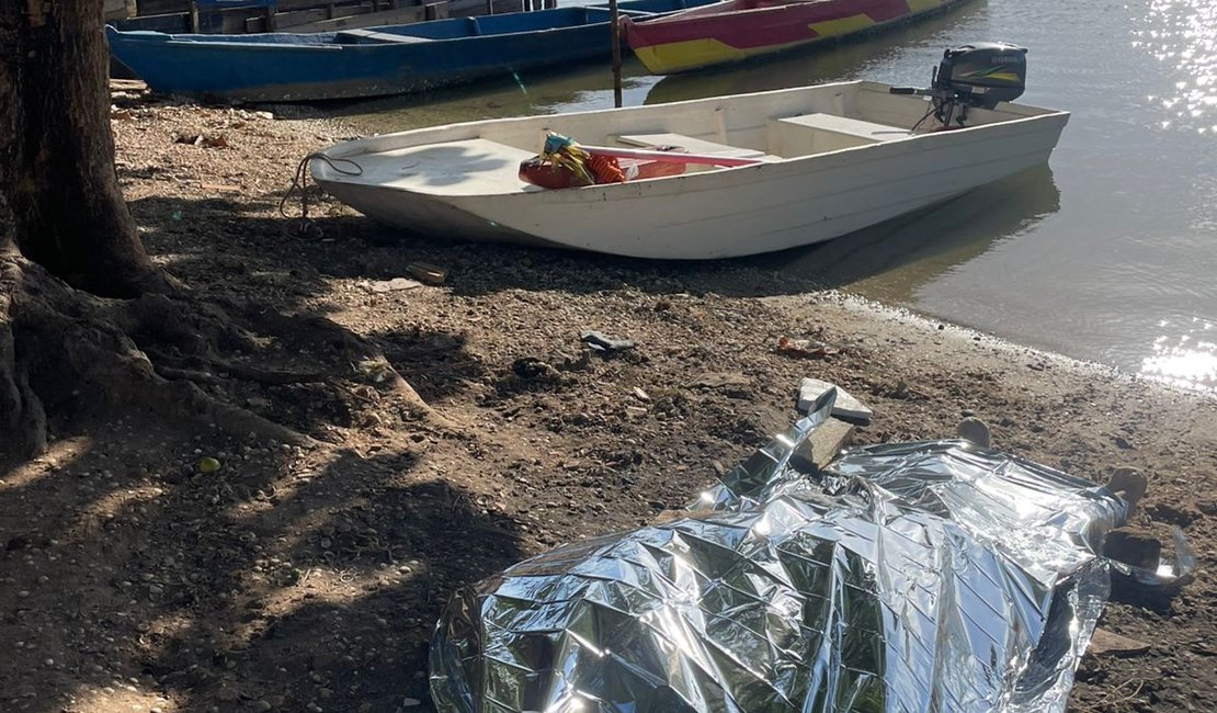 Cadáver é encontrado na Lagoa Mundaú no bairro Vergel do Lago, em Maceió