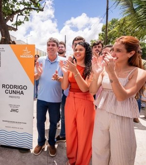 Prefeito Rodrigo Cunha entrega área de convivência revitalizada no Virgem dos Pobres 1