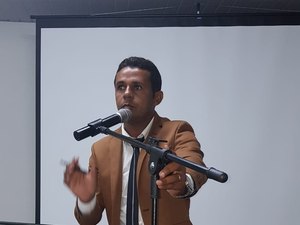 Vereador quer lei para obrigar população a assistir sessões da câmara 