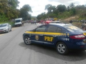 Índios liberam BR-101, em Alagoas, após mais de 24 horas de bloqueio