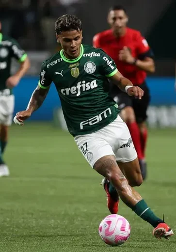 Roma aumenta proposta por Richard Ríos e fica perto de acerto com Palmeiras