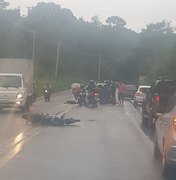 Colisão entre moto e carro, na Ladeira do Catolé, mata motociclista e deixa carona gravemente ferido 