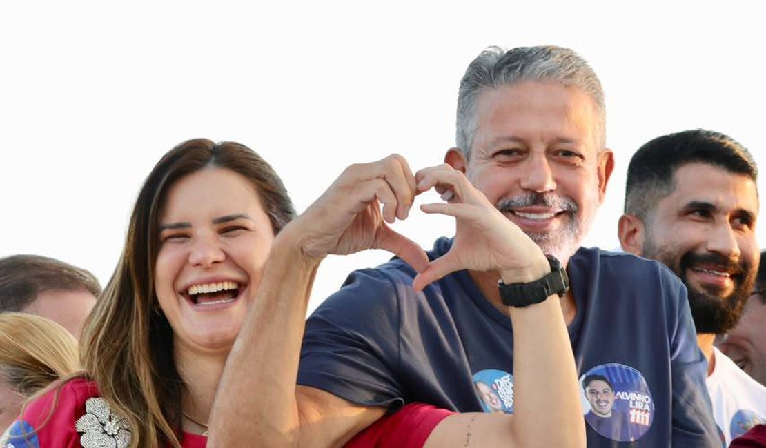 Ao lado de Arthur Lira, Ceci percorre o Vergel em carreata