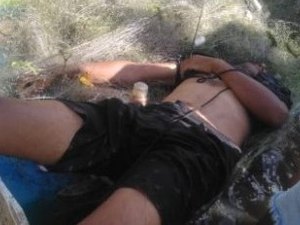 Homem é encontrado morto dentro de uma canoa em Penedo