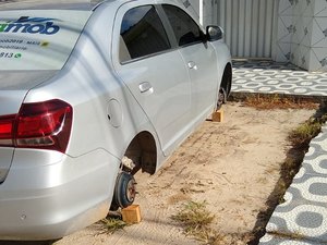 Carros têm pneus roubados no bairro do Zé Tenório