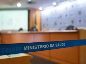 Covid-19: Ministério da saúde vai antecipar vacinação de profissionais da educação