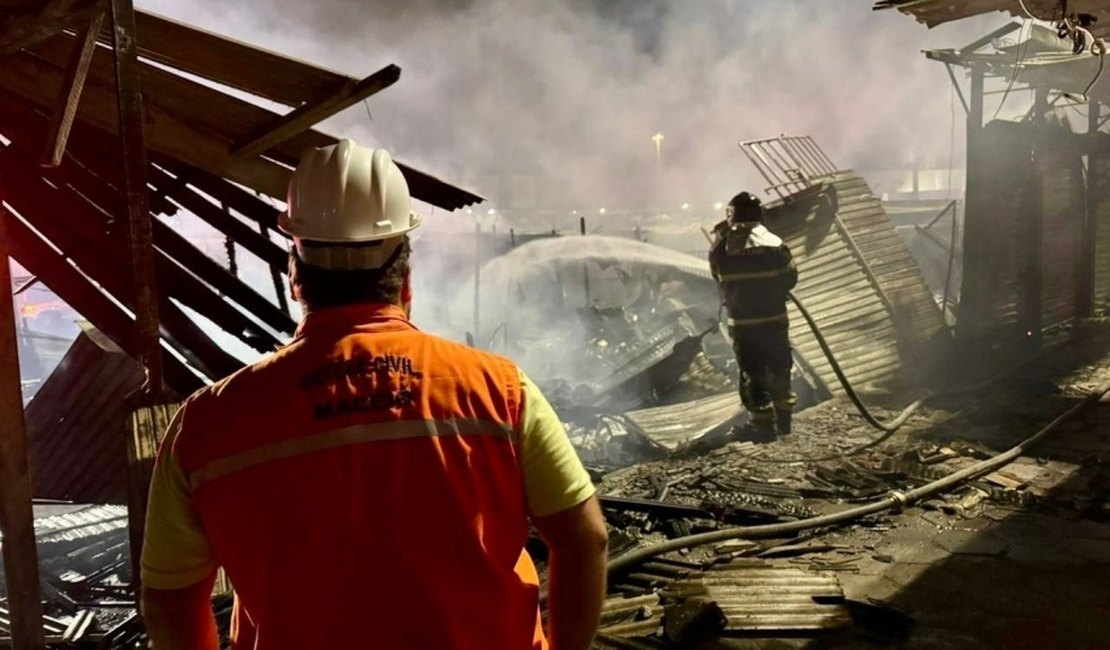 Prefeitura atua para reduzir danos de incêndio no entorno do Mercado da Produção