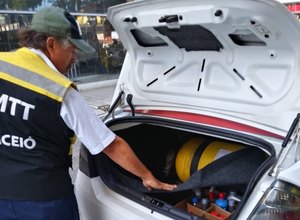 Fiscalização da SMTT autua táxis por uso irregular do GNV