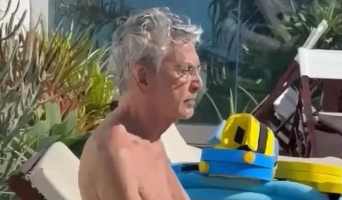 Caetano Veloso exibe sextou diferente na beira da piscina: 'Vida difícil'