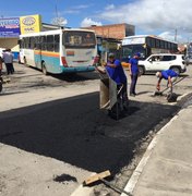 Prefeitura intensifica serviços de pavimentação, calçamento e reparos em Arapiraca