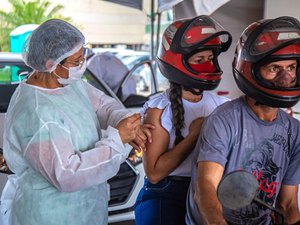 Arapiraca avança e anuncia vacinação contra a Covid-19 para população com 36 anos ou mais