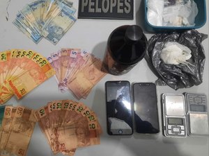 Homem é preso com quase R$ 900,00  e cocaína no bairro Brasília, em Arapiraca