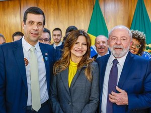 Prefeita de Feliz Deserto participa de reunião com o Presidente Lula