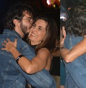 Fátima Bernardes e Túlio Gadêlha caem no forró e beijam muito em show