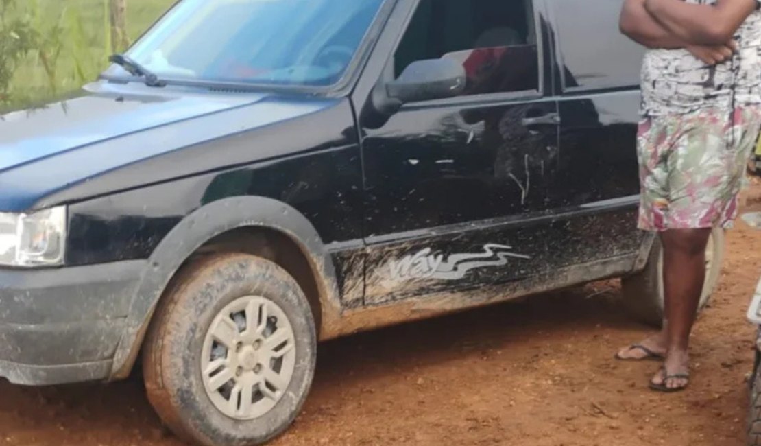 Eletricista é encontrado morto a tiros dentro de carro em Porto Real do Colégio