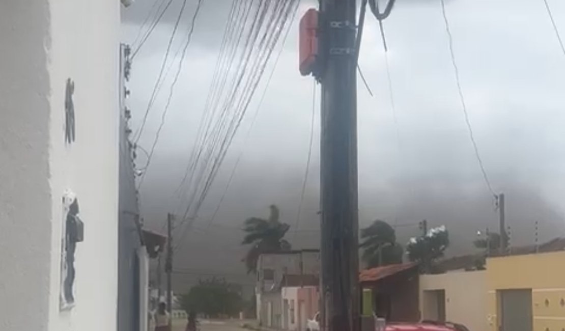 Chuva intensa provoca alagamentos e ventanias em Arapiraca na manhã deste domingo
