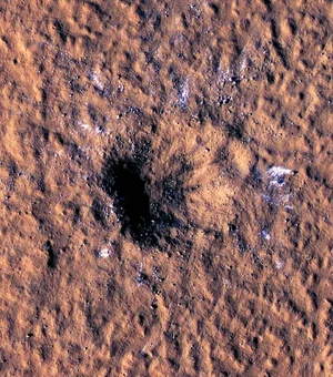 Sonda da Nasa registra impacto 'impressionante' de rocha espacial em Marte