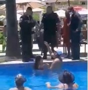 VÍDEO: PM entra em piscina para prender vereador acusado de injúria racial