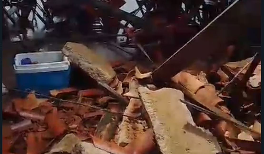 Ventos fortes derrubam telhado de restaurante deixando feridos em Piaçabuçu