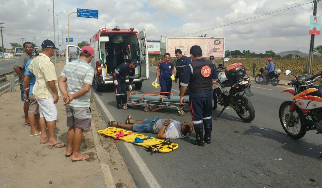 [Vídeo] Colisão traseira entre carro e moto deixa um ferido no Agreste