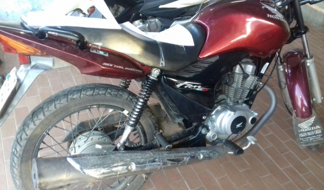 Polícia recupera moto roubada em Arapiraca