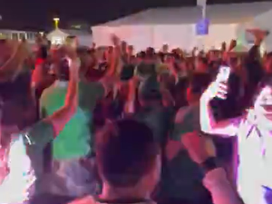 Mexicanos e sul-coreanos dançam ao som de 'Gagnam Style' após vitórias na Copa do Mundo