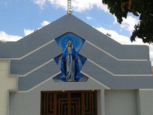 Padre cancela show e leilão em festa da paróquia por causa de bebida alcoólica