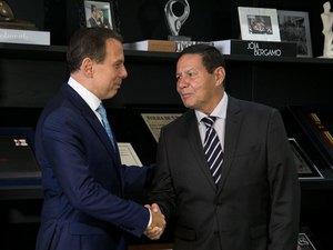 Briga Doria-Bolsonaro deixa obras sob impasse