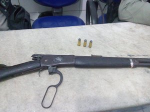 Polícia recupera armas de grosso calibre na parte alta de Maceió
