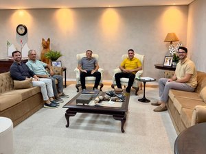 Prefeito de Major Izidoro se reúne com governador para tratar de demandas do município