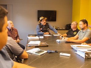 Prefeito Gilberto Gonçalves sanciona lei que estabelece reajuste salarial dos agentes comunitários