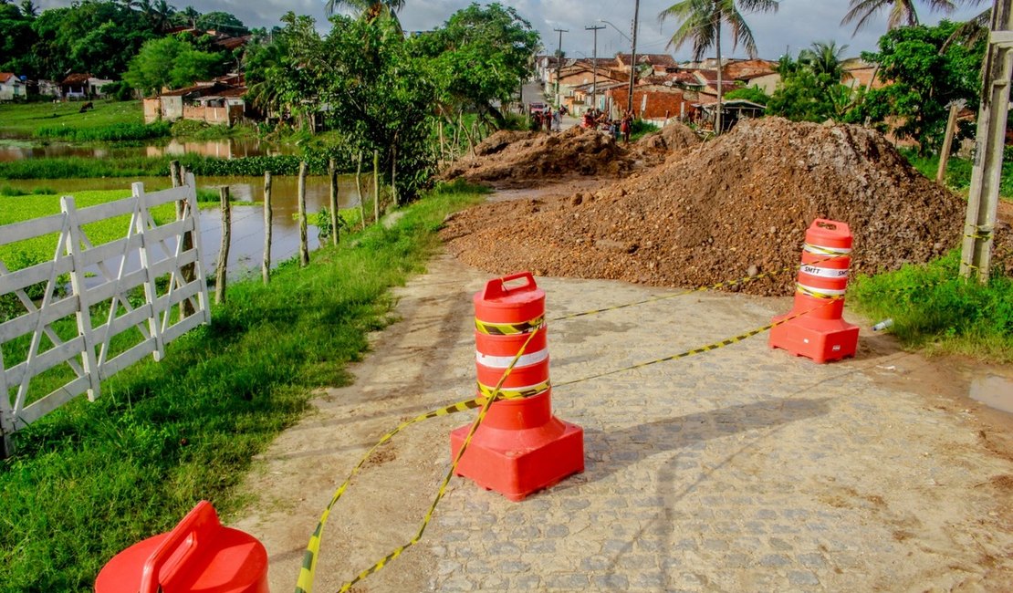 Chuvas causam transtornos e geram mudanças no trânsito de Penedo