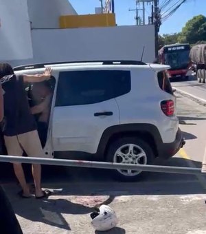 Motociclista espanca homem durante confusão no bairro Farol, em Maceió