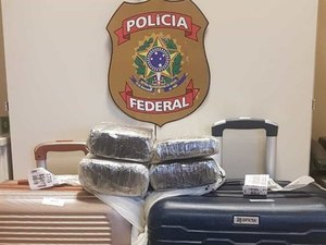 PF prende família com criança de 2 anos e 19 kg de cocaína em aeroporto