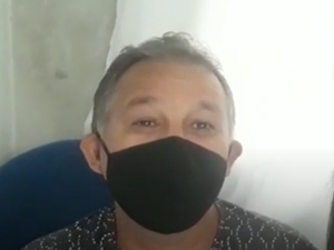  [Vídeo] Locutor oficial da Festa da Padroeira de Arapiraca vende rifa para fazer cirurgia